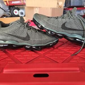 Nike Air VaporMax Flyknit Sneakers - Olive Green